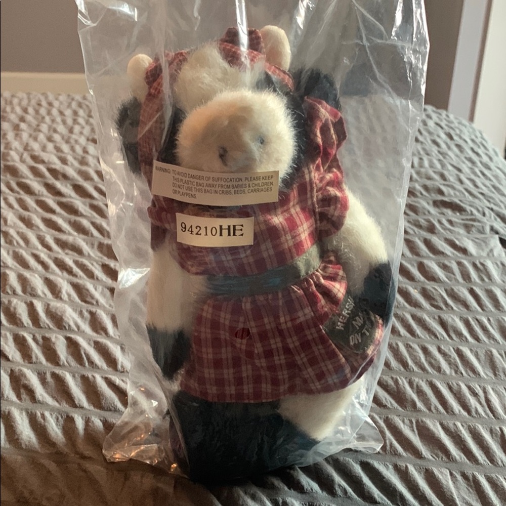 “Kisses” Boyd’s Bear Cow, “RARE”